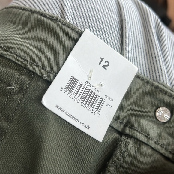 NWT Papaya capris hemmed shorter but never wore stretchy great fabric ππΌπ¦ - Picture 7 of 7